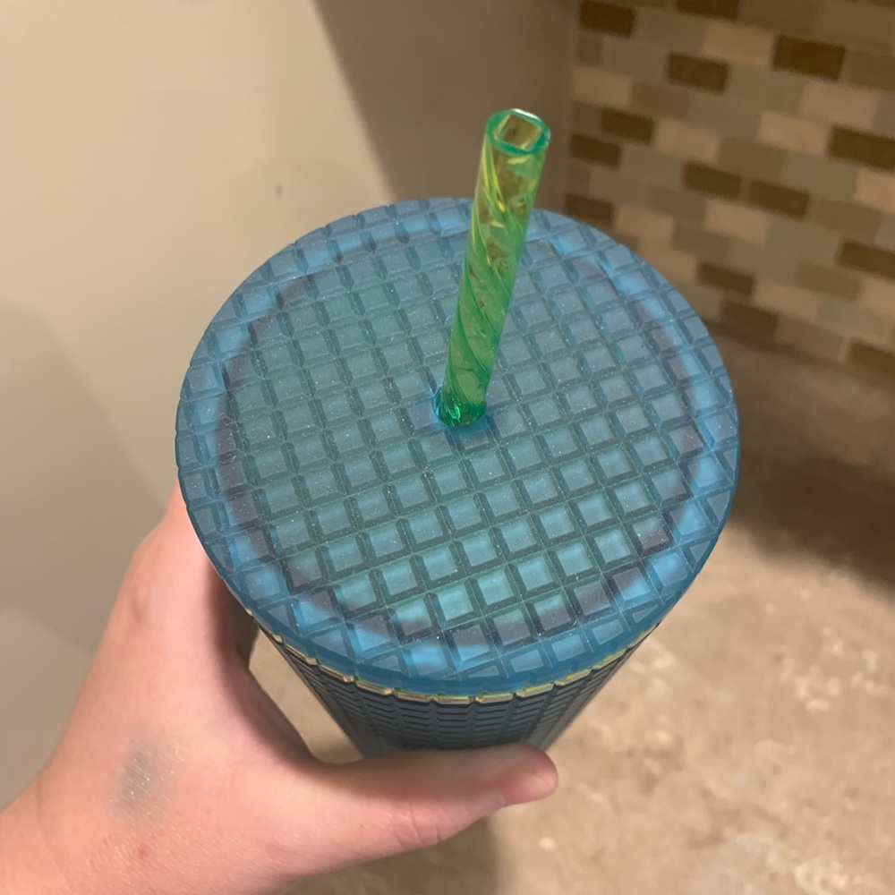 BNWT GREEN AND LIME GREEN GRIDDED LARGE STARBUCKS TUMBLER WITH STRAW! - Picture 2 of 5